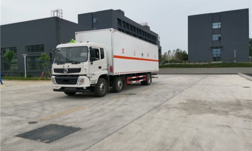東風(fēng)前四后四雜項(xiàng)危險品廂式車 