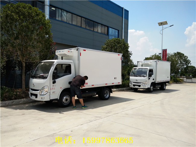 躍進(jìn)小福星冷藏車.jpg