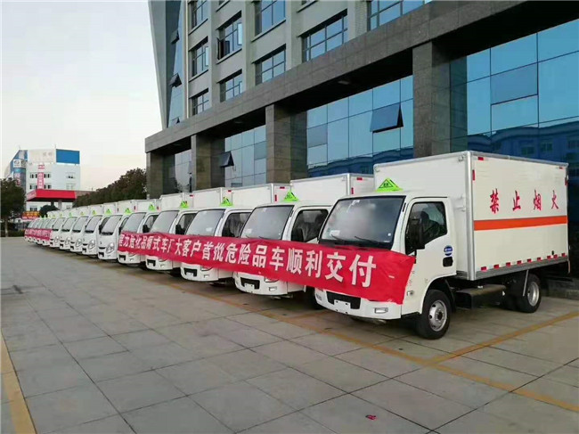 氣瓶運(yùn)輸車廠家.jpg