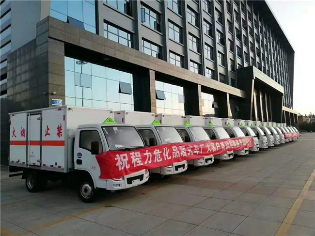易燃?xì)怏w運(yùn)輸車.jpg