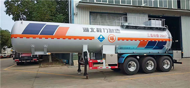 三氯硅烷半掛車.jpg