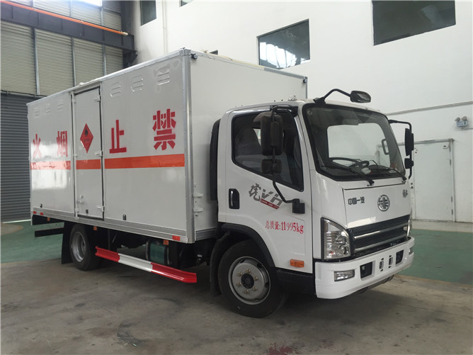 解放虎V氣瓶運(yùn)輸車(chē).jpg