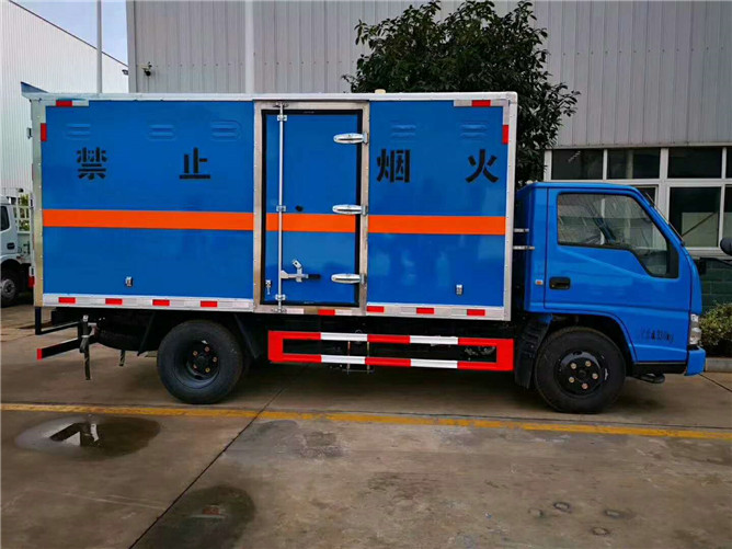 氣瓶運(yùn)輸車廠家.jpg