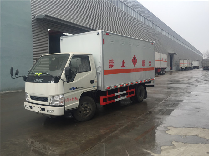 江鈴易燃?xì)怏w運(yùn)輸車參數(shù).jpg
