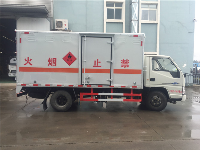 江鈴易燃?xì)怏w運(yùn)輸車廠家.jpg