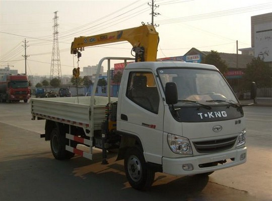 唐駿2-3.2T隨車(chē)起重運(yùn)輸車(chē)  