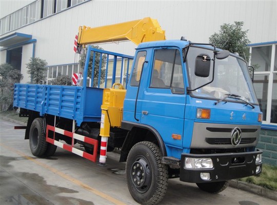 東風(fēng)145型5-6.3T隨車(chē)起重運(yùn)輸車(chē)  