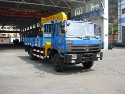 東風(fēng)153型5-8T隨車(chē)起重運(yùn)輸車(chē)  