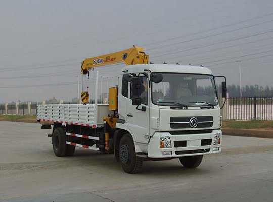 東風(fēng)天錦6.3-8噸隨車(chē)起重運(yùn)輸車(chē)  