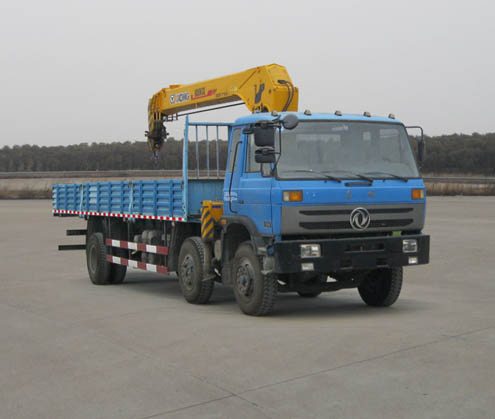 東風(fēng)小三軸8-10噸隨車(chē)起重運(yùn)輸車(chē)  