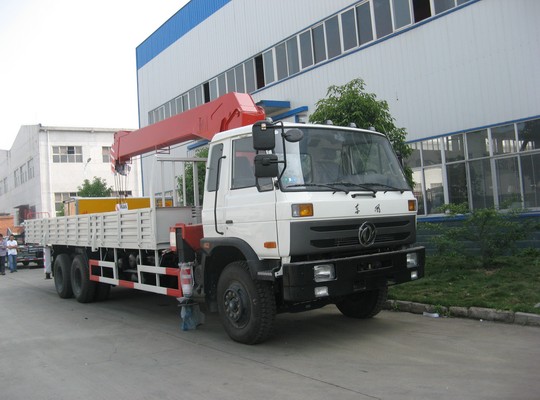 東風(fēng)后雙橋8-10噸隨車(chē)起重運(yùn)輸車(chē)  