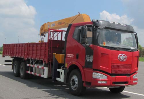 一汽解放8-12噸隨車(chē)起重運(yùn)輸車(chē)  