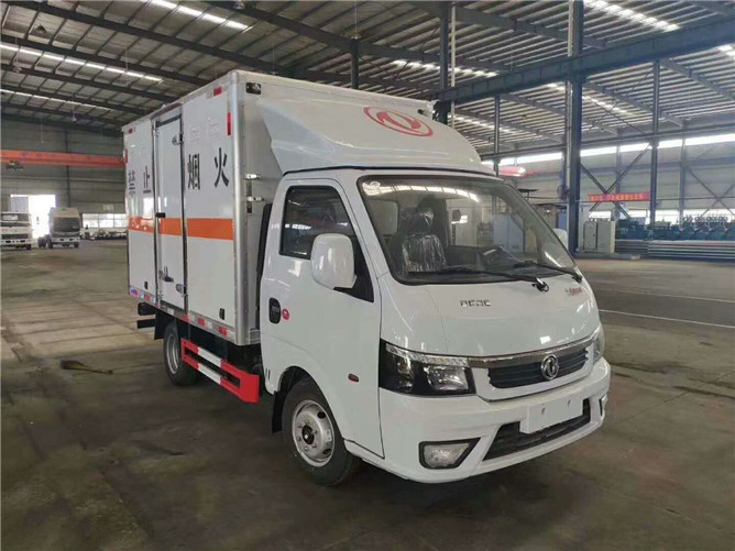 東風(fēng)途逸易燃?xì)怏w運(yùn)輸車(chē) 