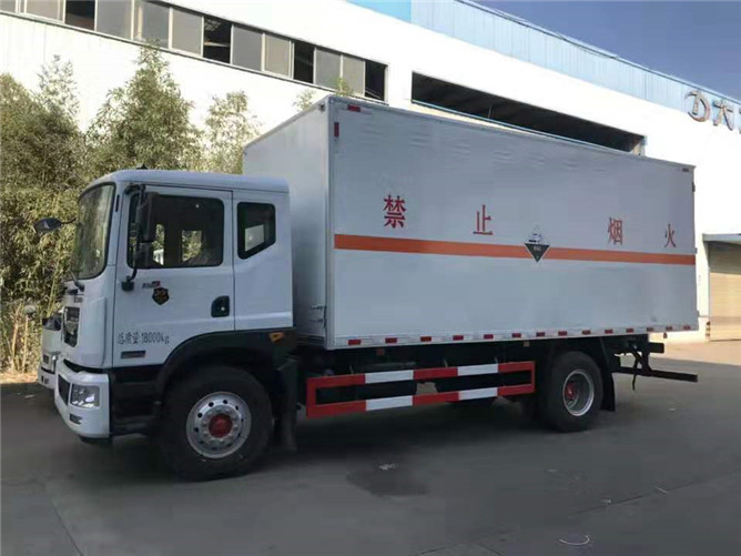 東風(fēng)天錦雜項(xiàng)危險(xiǎn)品運(yùn)輸車(chē) 